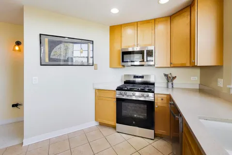 $266,500 | 977 Harris Road, Unit 34, Grayslake, IL 60030
