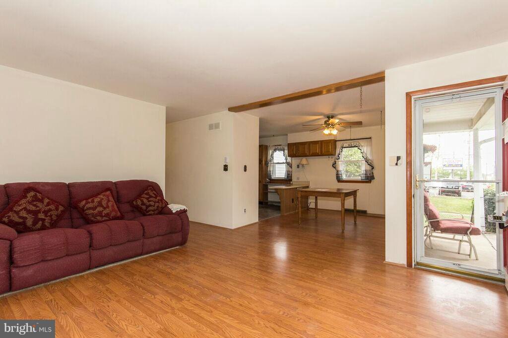 4138 Cliffvale Road Nottingham, MD 21236 - Photo 2 of 28 Living Room