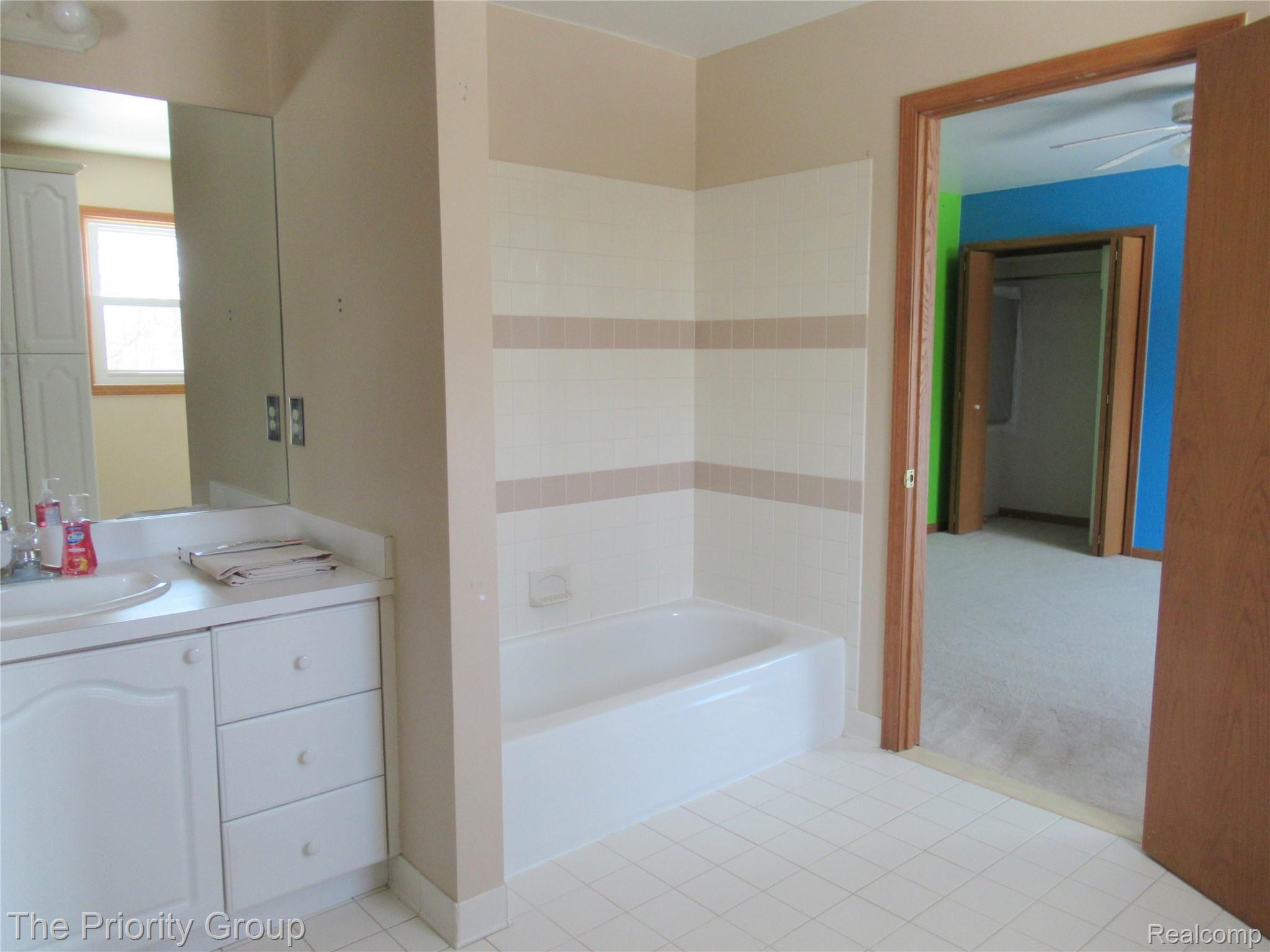 11494 Milford Road Holly, MI 48442 - Photo 22 of 39 dual entry bath 1.jpg