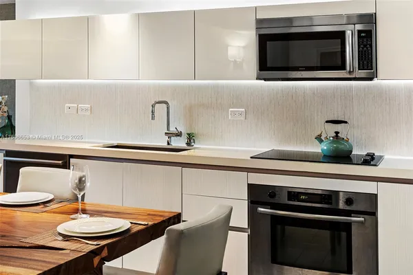 $26,250 | Mid Beach, Miami Beach, FL 33139