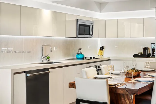 $42,000 | Mid Beach, Miami Beach, FL 33139