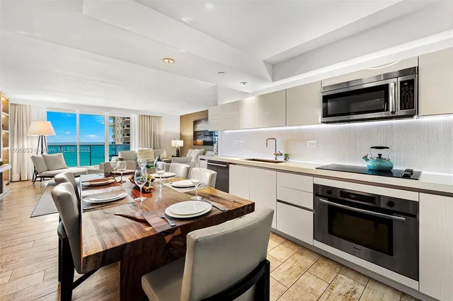 $42,000 | Mid Beach, Miami Beach, FL 33139