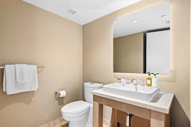 $42,000 | Mid Beach, Miami Beach, FL 33139