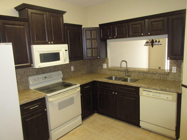 21162 Vía Eden Boca Raton, FL 33433 - Photo 4 of 18 Kitchen