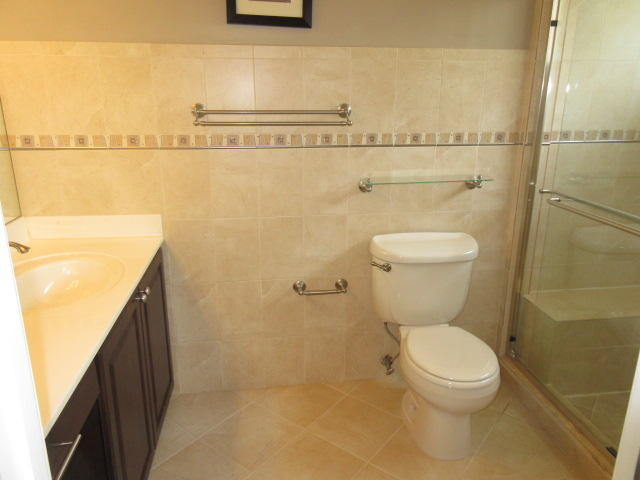 21162 Vía Eden Boca Raton, FL 33433 - Photo 8 of 18 Master Bathroom