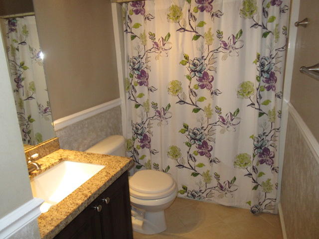21162 Vía Eden Boca Raton, FL 33433 - Photo 9 of 18 Bathroom
