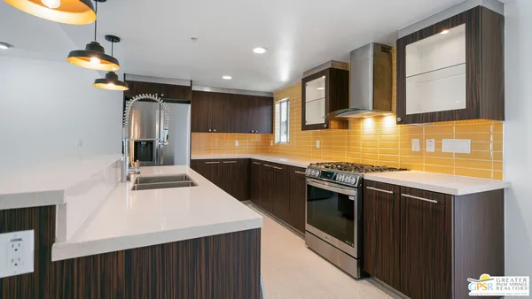 $539,000 | 588 East San Lorenzo Road, Unit 201, Palm Springs, CA 92264
