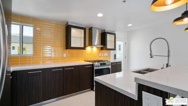 $539,000 | 588 East San Lorenzo Road, Unit 201, Palm Springs, CA 92264