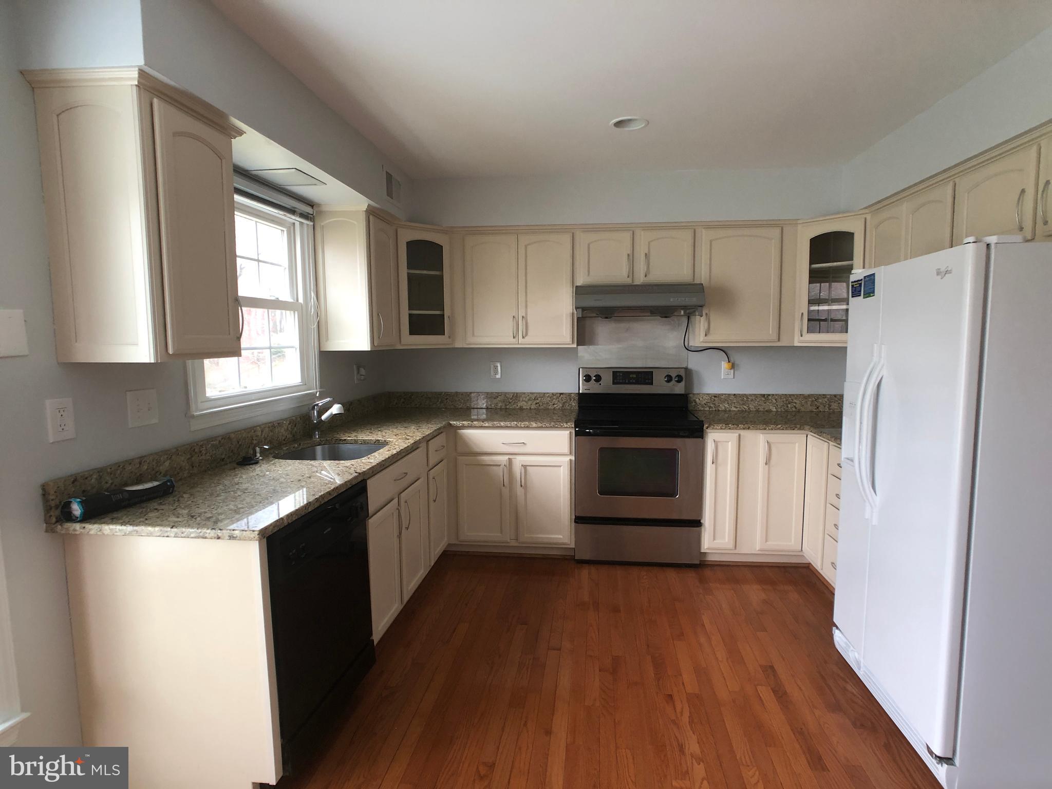 51 Treworthy Road Gaithersburg, MD 20878 - Photo 12 of 34 Kitchen