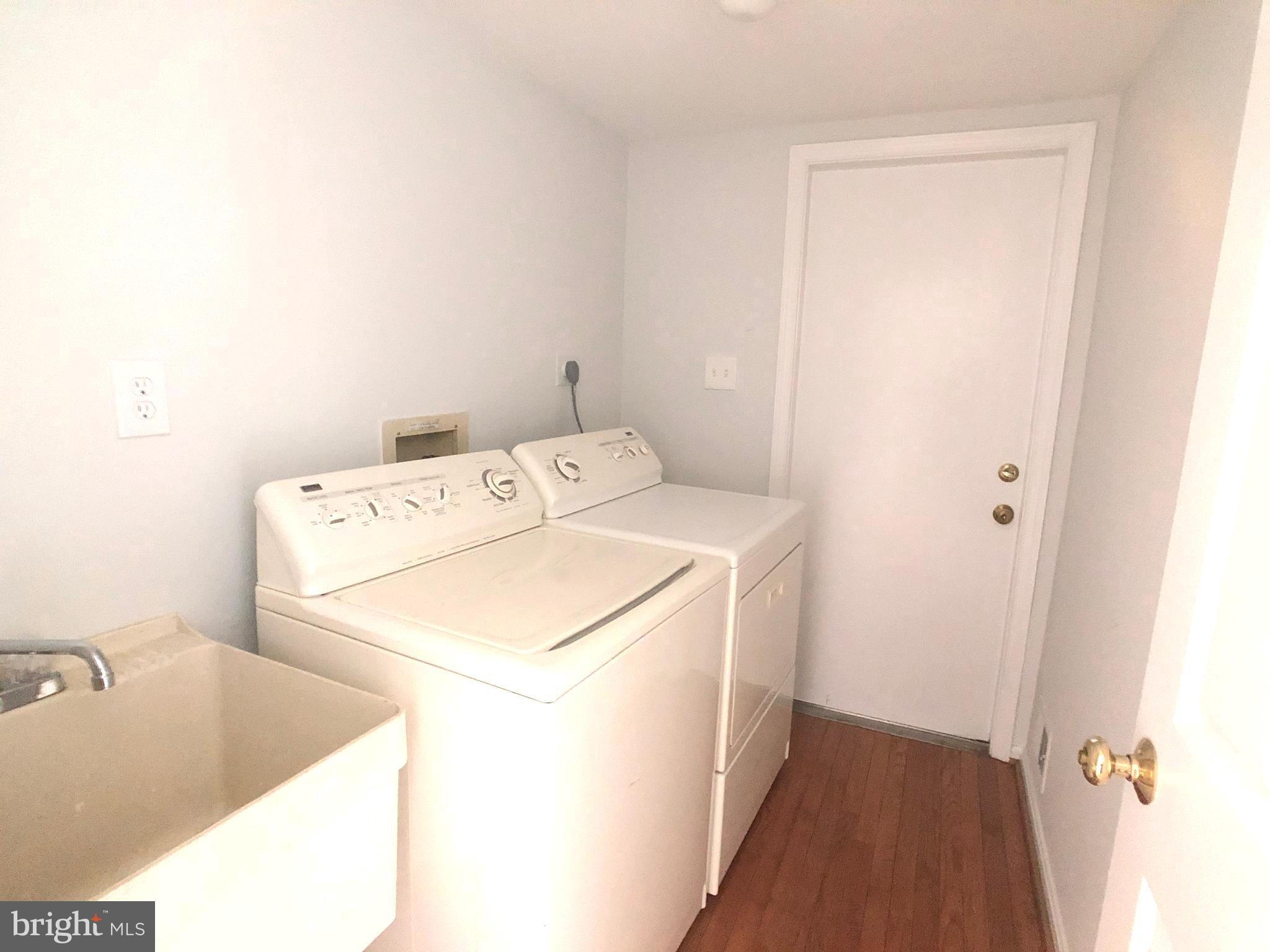 51 Treworthy Road Gaithersburg, MD 20878 - Photo 13 of 34 Laundry room