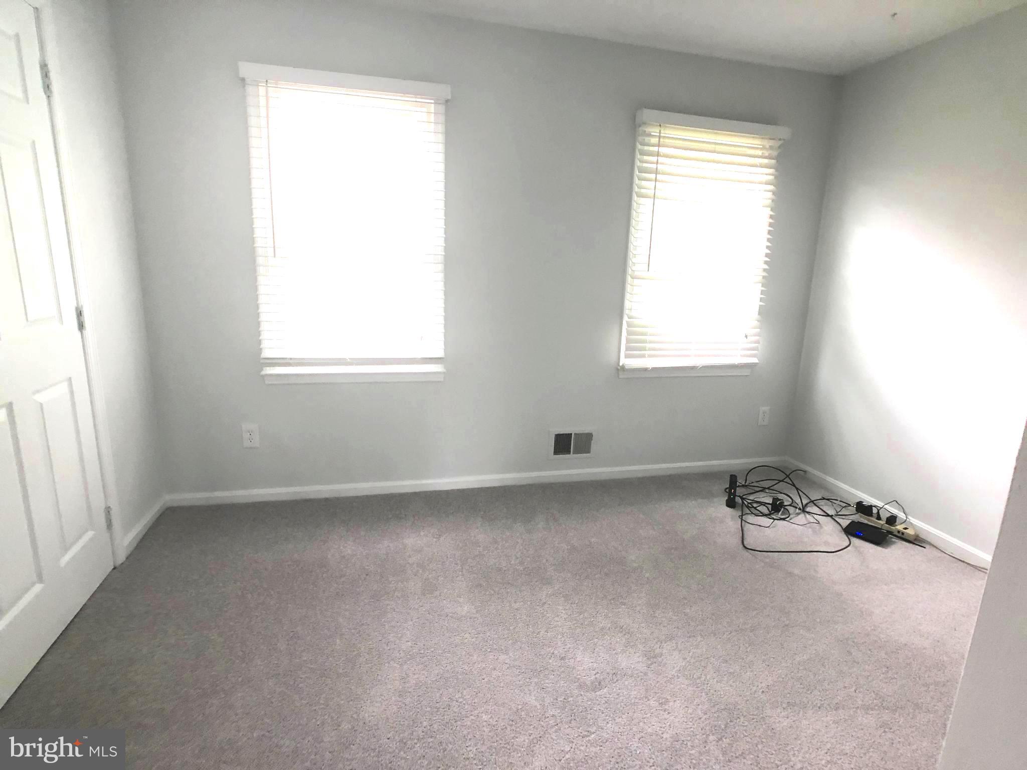 51 Treworthy Road Gaithersburg, MD 20878 - Photo 17 of 34 Master bedroom sitting area