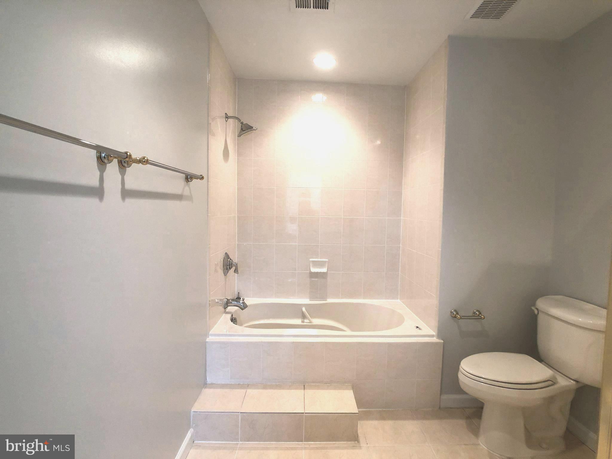51 Treworthy Road Gaithersburg, MD 20878 - Photo 20 of 34 Master bathroom