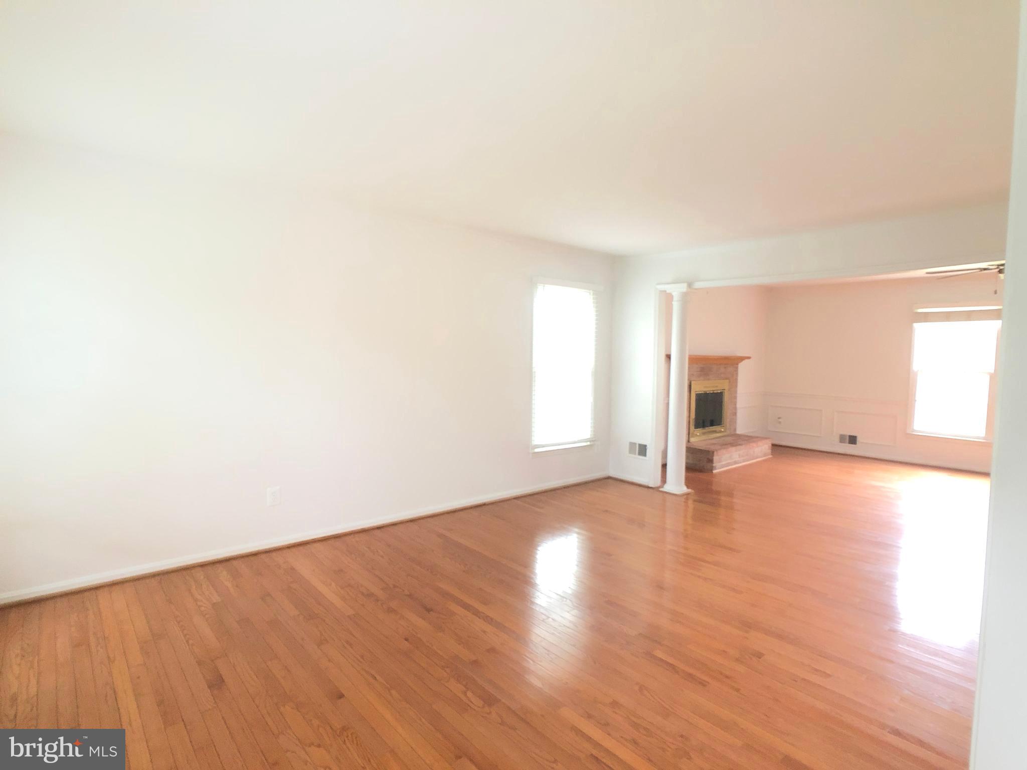 51 Treworthy Road Gaithersburg, MD 20878 - Photo 3 of 34 Living Room