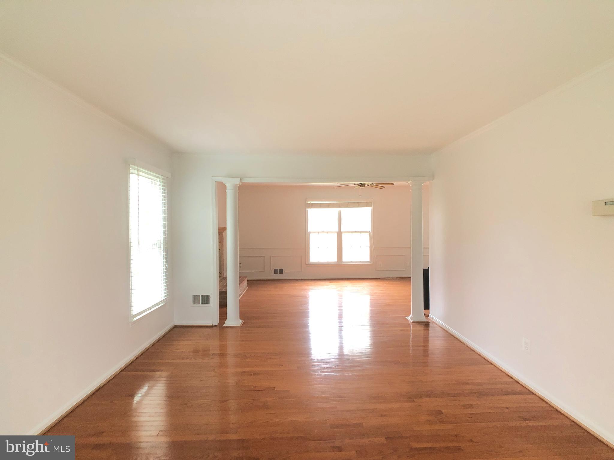 51 Treworthy Road Gaithersburg, MD 20878 - Photo 4 of 34 Living room