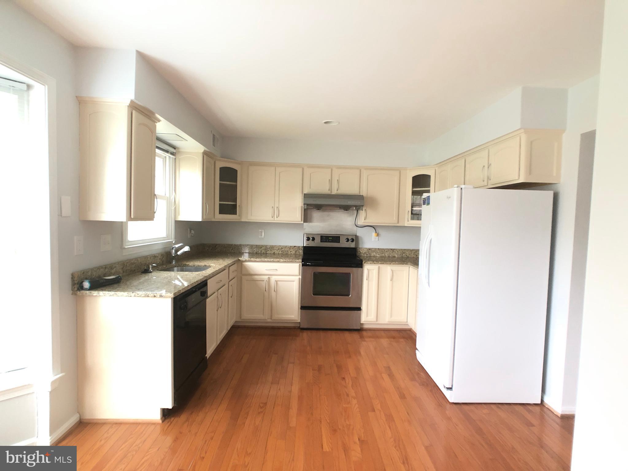 51 Treworthy Road Gaithersburg, MD 20878 - Photo 9 of 34 Kitchen