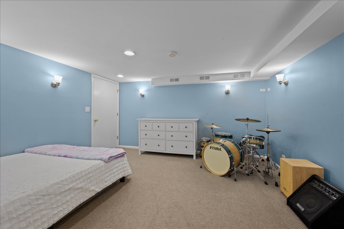 685 Wicklow Road Deerfield, IL 60015 - Photo 21 of 26 Gallery Image 21