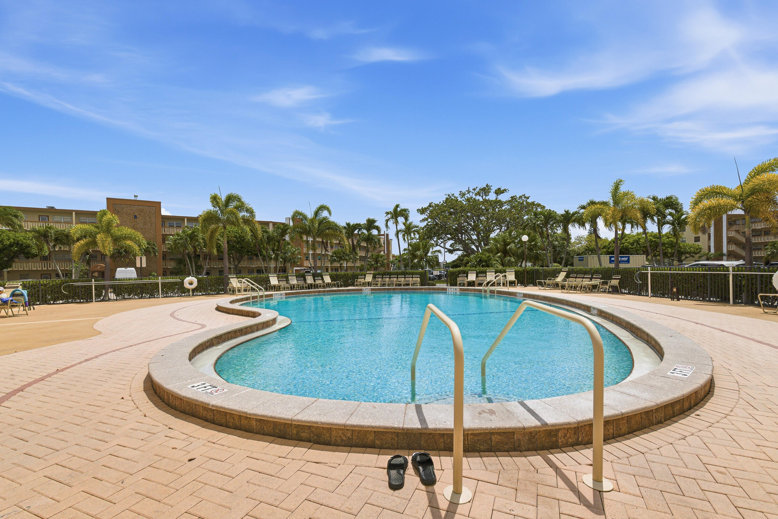 1025 Newcastle B, Unit 1025 Boca Raton, FL 33434 - Photo 29 of 31 Pool