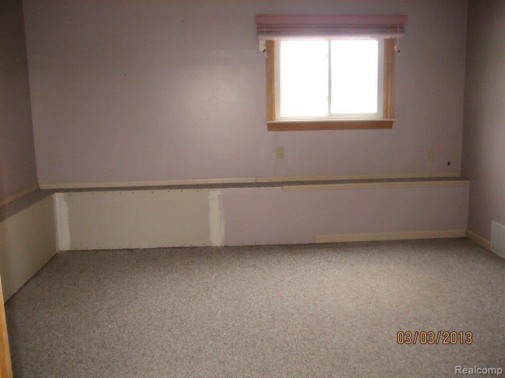 56540 Hayes Road Macomb, MI 48042 - Photo 10 of 19 Den.JPG