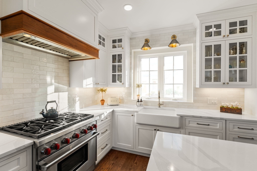 22 Sunset Way, Unit 22 Medfield, MA 02052 - Photo 5 of 42 a kitchen with a stove a sink and a microwave