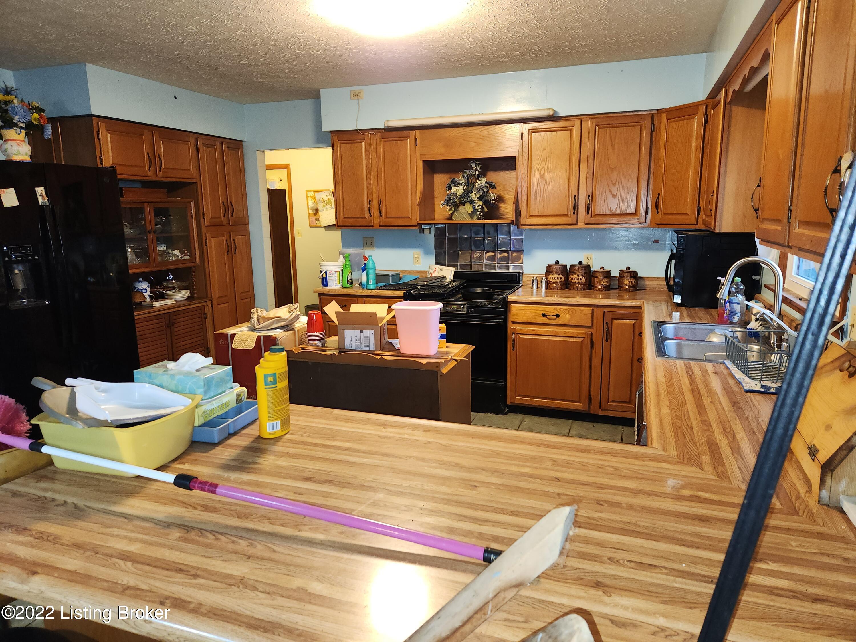1818 Fallen Timber Road New Castle, KY 40050 - Photo 6 of 31 20221214_151221