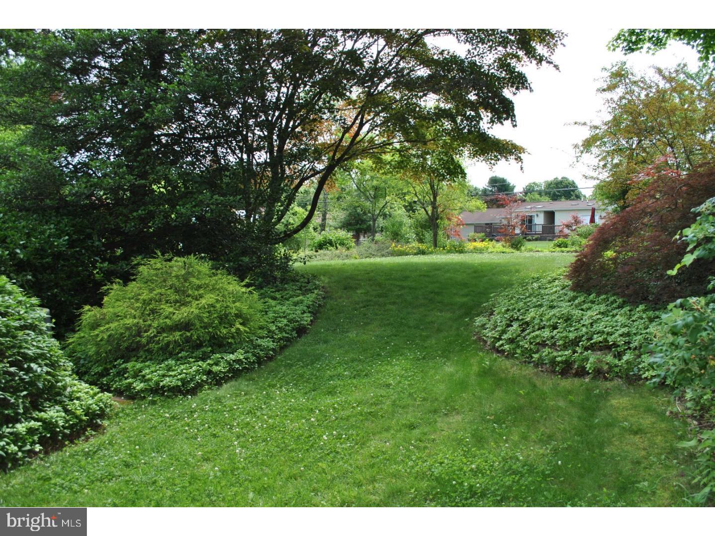 211 Valley Road Warminster, PA 18974 - Photo 20 of 25 Back Yard