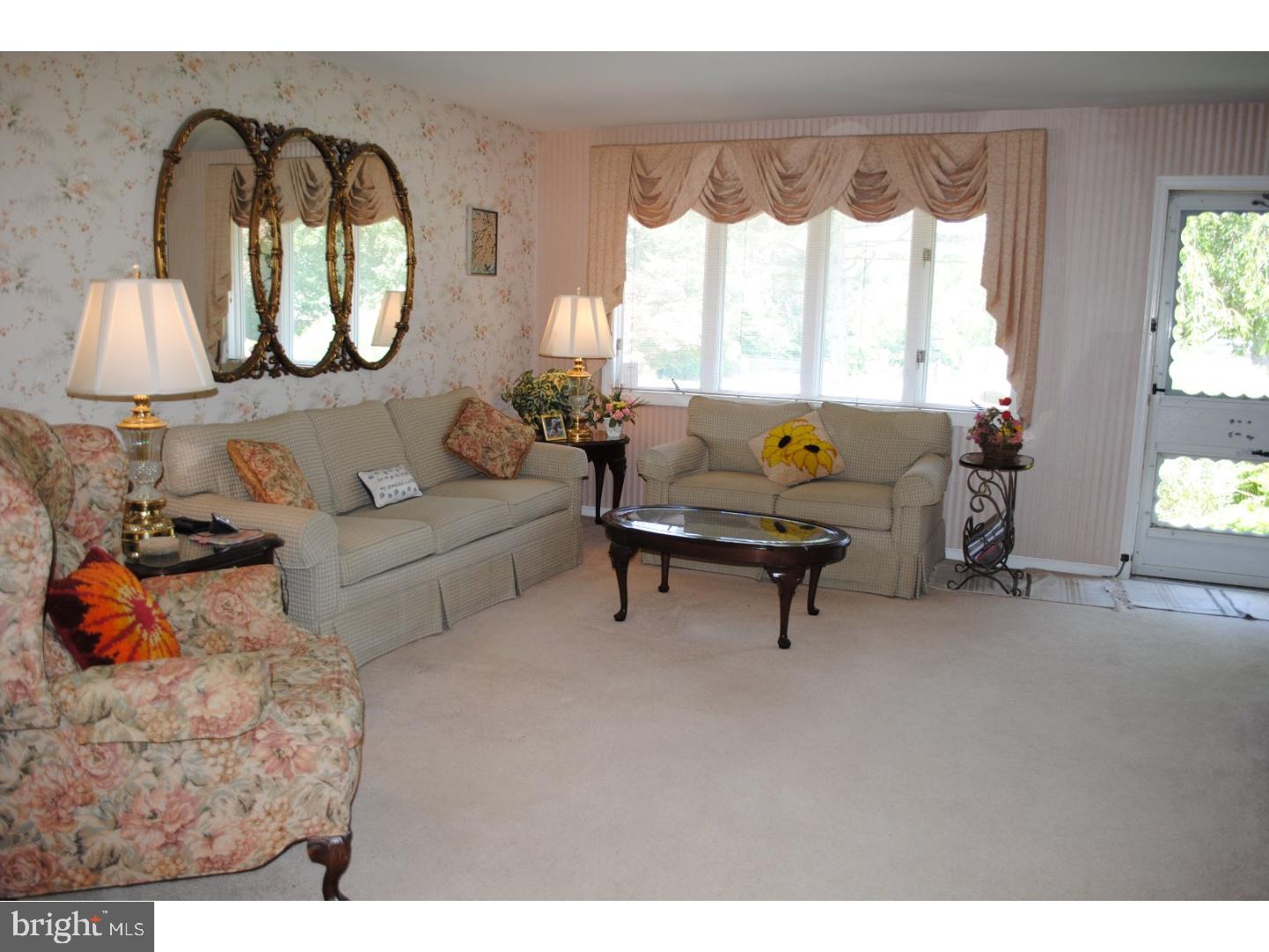 211 Valley Road Warminster, PA 18974 - Photo 4 of 25 Living Room