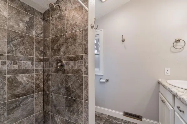 $319,900 | 128 Sylvia Street, Mankato, MN 56001