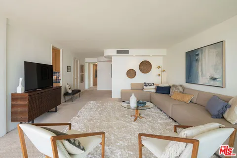 $2,900,000 | 535 Ocean Avenue, Unit 8A, Santa Monica, CA 90402
