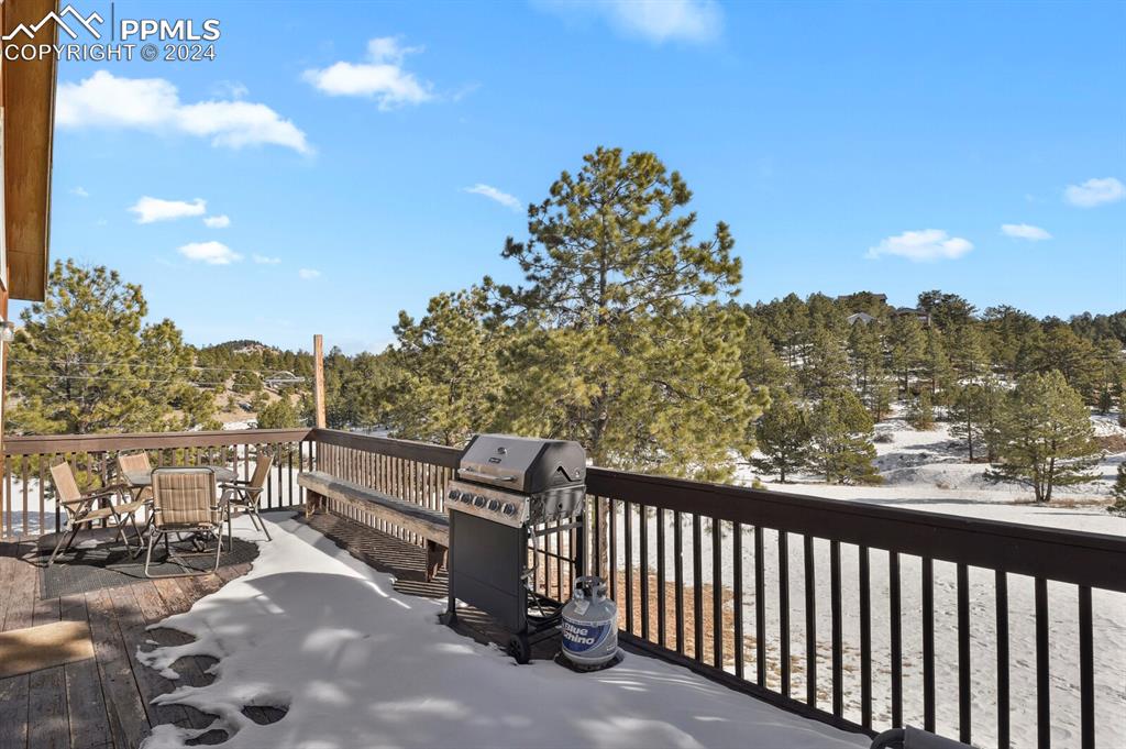 998 Bunker Hill Road Silver Cliff, CO 81252 - Photo 37 of 49 a view of a city from a balcony