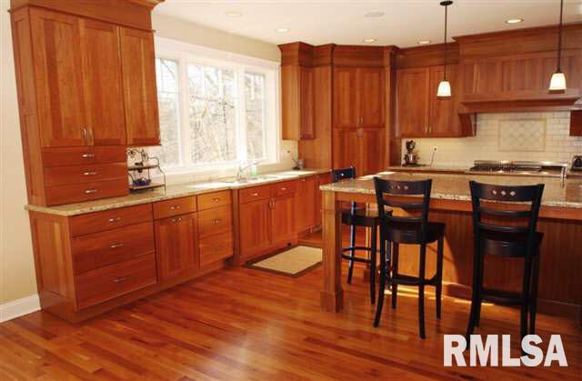 2466 Prairie Rose Ridge Muscatine, IA 52761 - Photo 8 of 12 Gallery Image 8