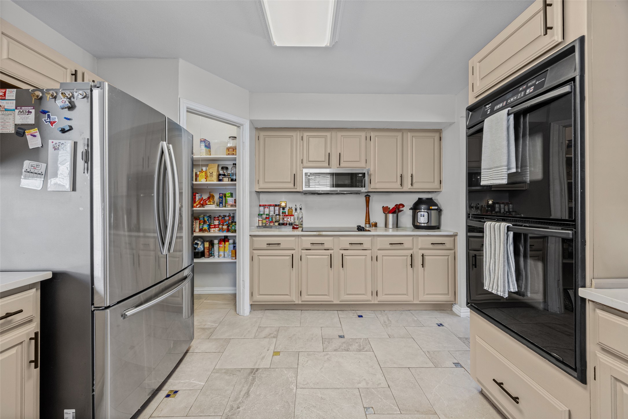 3011 Wadsworth Way Austin, TX 78748 - Photo 21 of 35 Culinary delights await in this well-appointed kitchen, featuring a full suite of modern appliances.