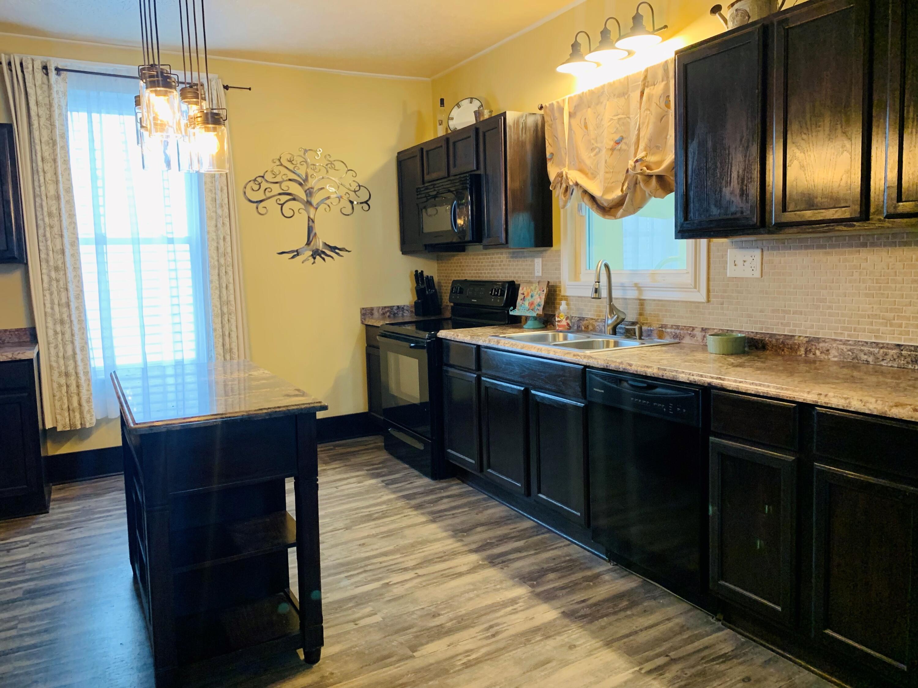 609 Roxbury Street Clifton Forge, VA 24422 - Photo 12 of 24 kitchen-2