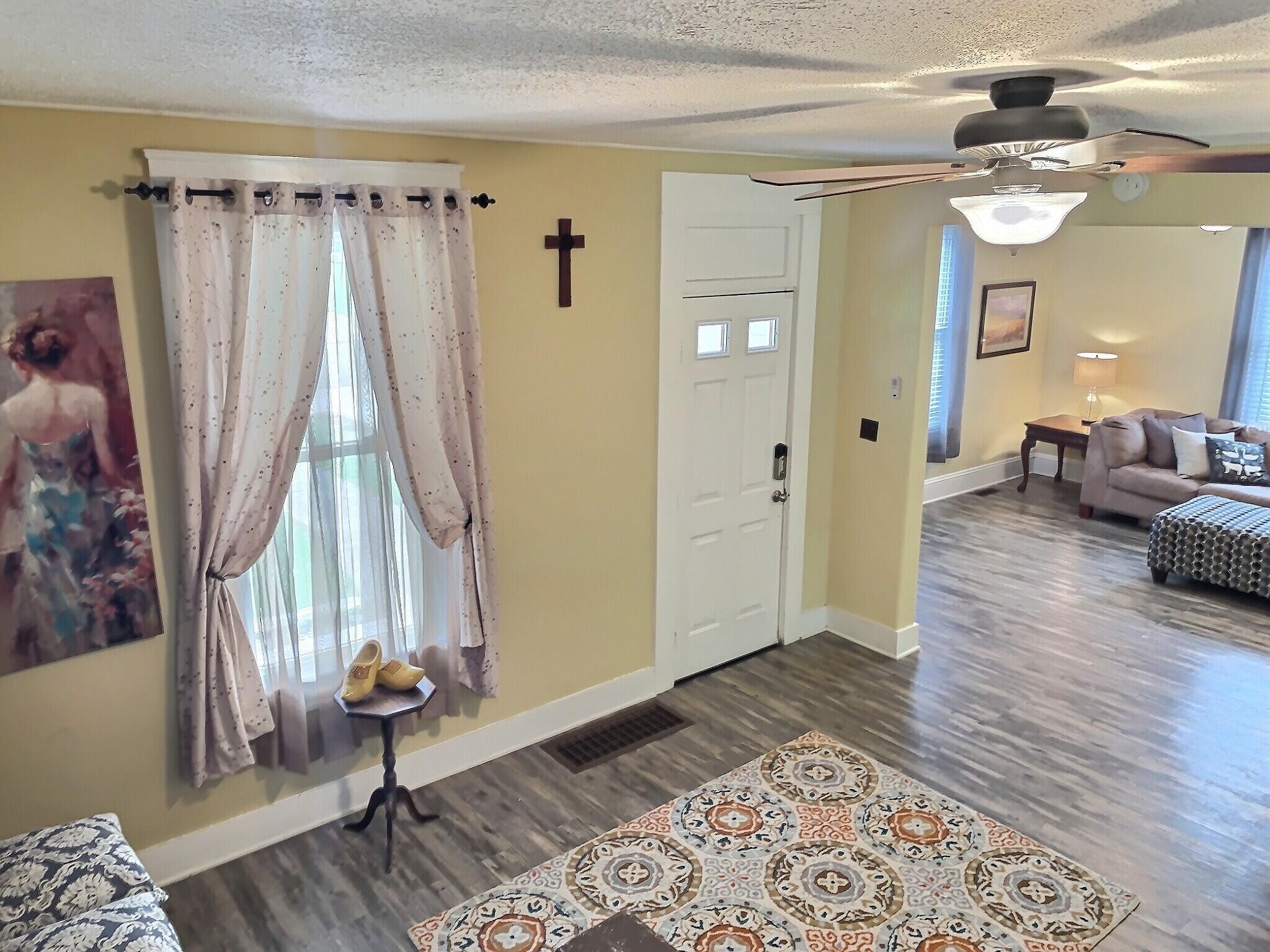 609 Roxbury Street Clifton Forge, VA 24422 - Photo 10 of 24 front-rooms