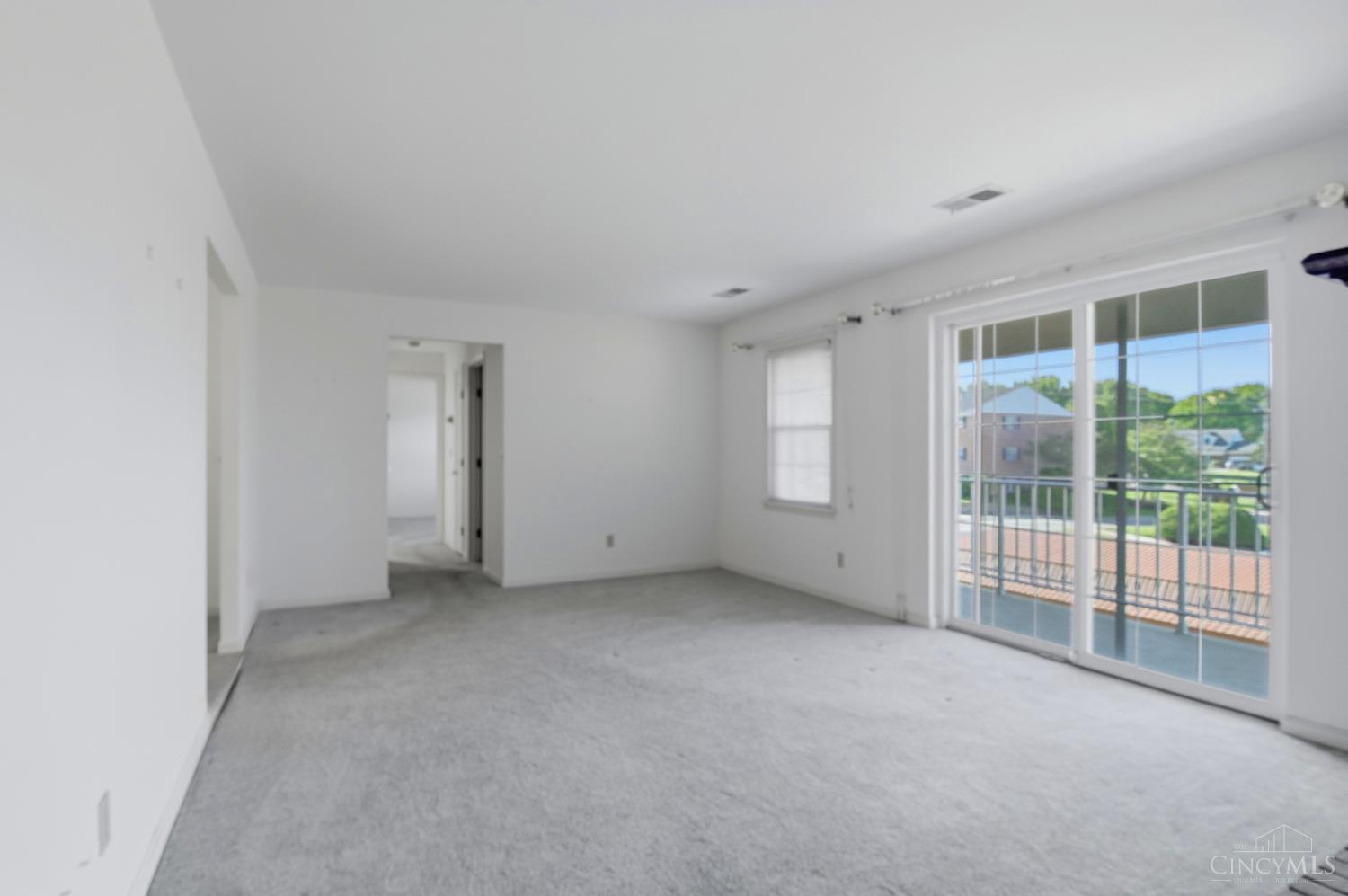 5346 Werk Road, Unit D12 Cincinnati, OH 45248 - Photo 5 of 33