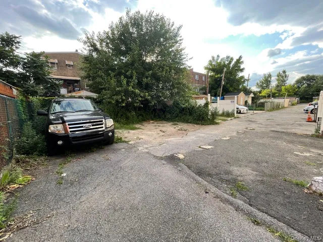 $915,000 | 269 Balcom Avenue | Throgs Neck