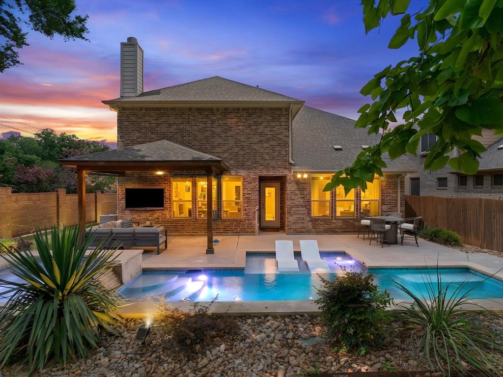 100 Griffith Court Euless, TX 76039 - Photo 2 of 40