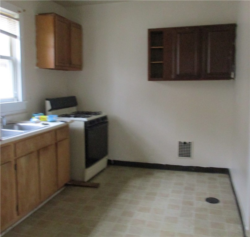 128 Bartlett Street Rochester, NY 14608 - Photo 5 of 11