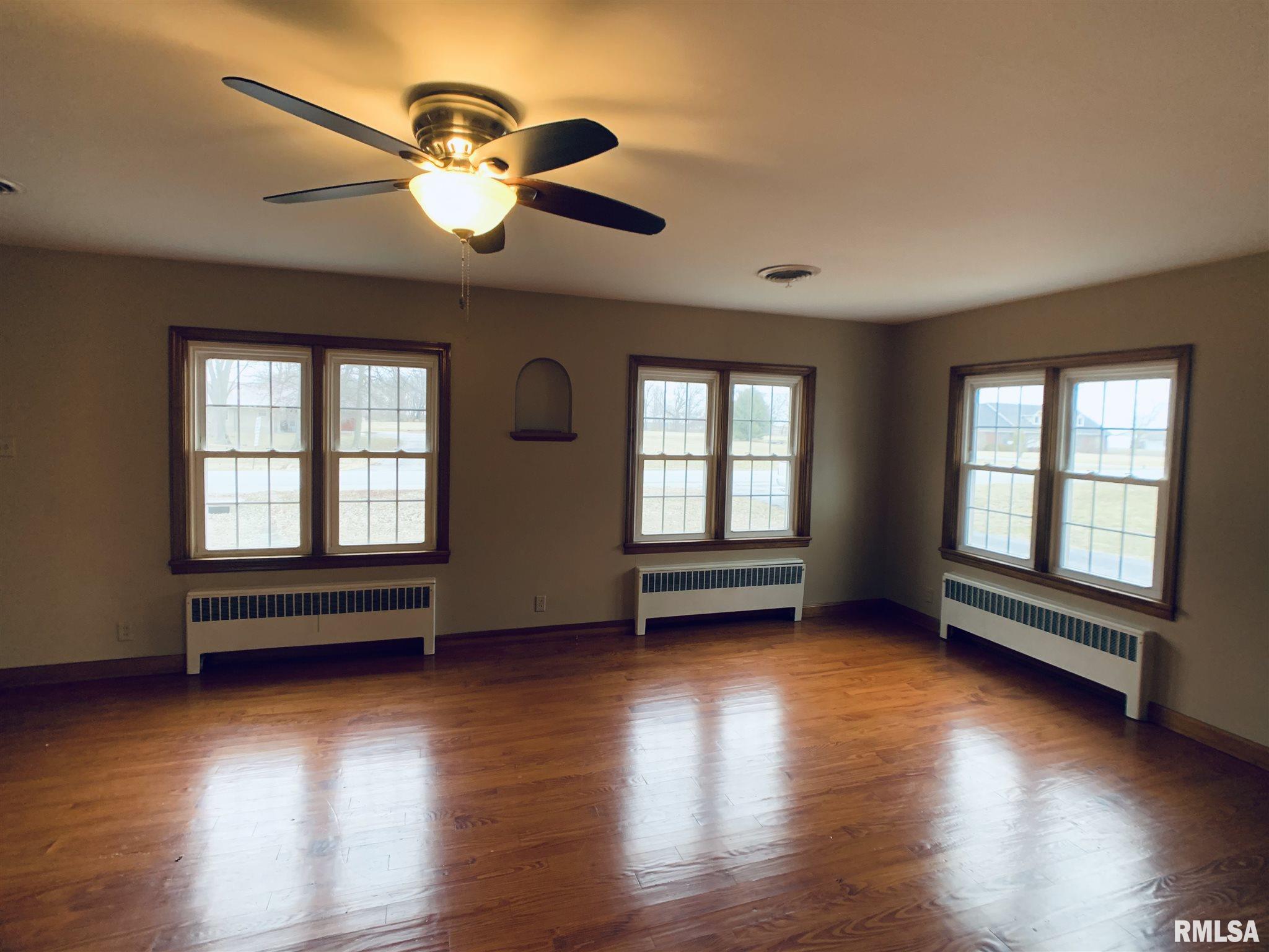 814 East Main Street Ridgway, IL 62979 - Photo 8 of 18