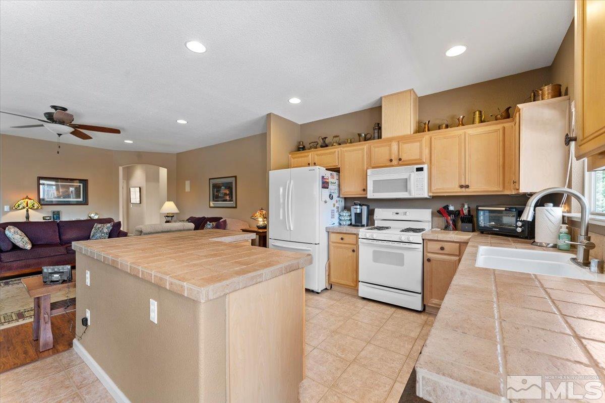 9724 Autumn Leaf Way Reno, NV 89506 - Photo 14 of 40 Photo 14