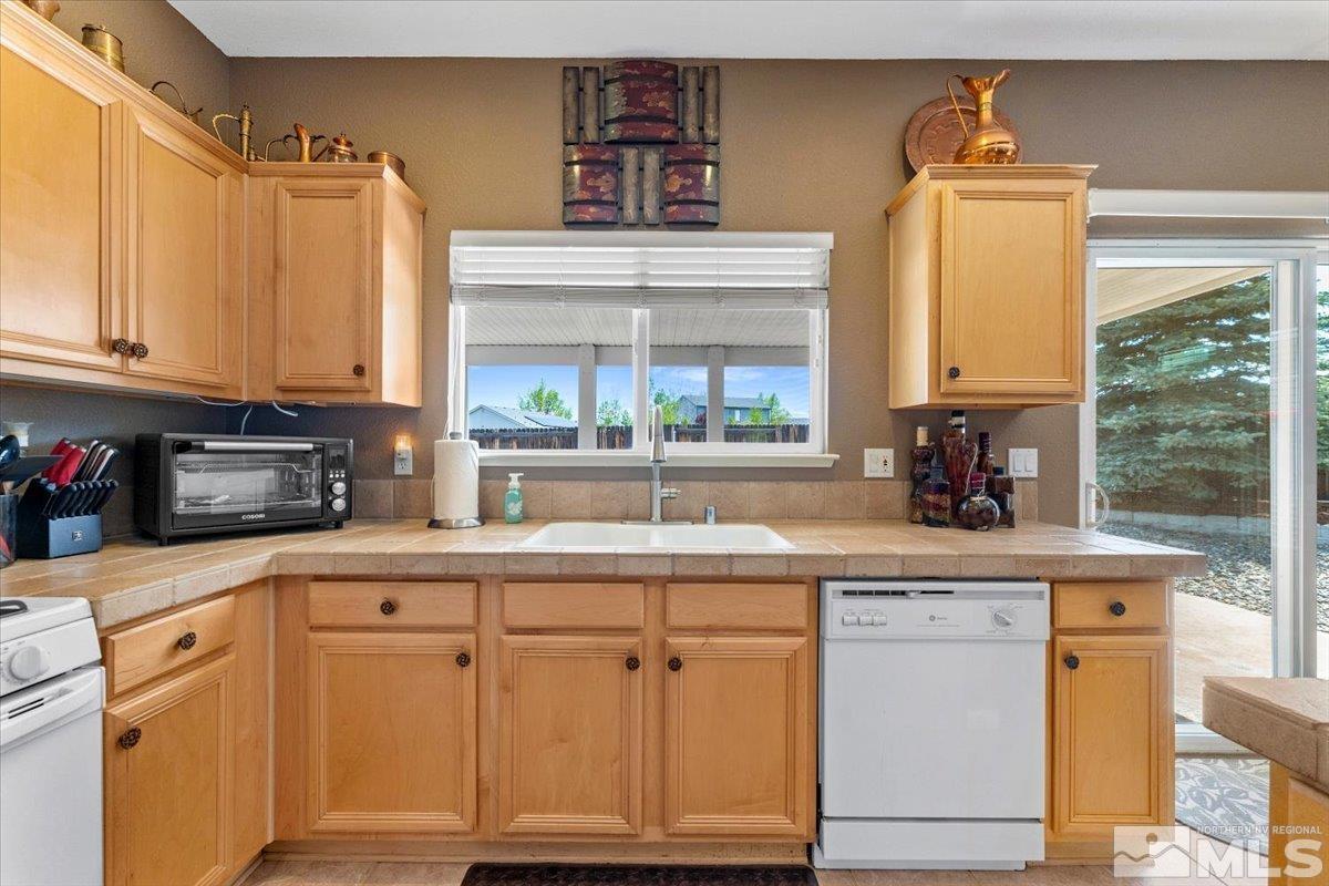 9724 Autumn Leaf Way Reno, NV 89506 - Photo 16 of 40 Photo 16