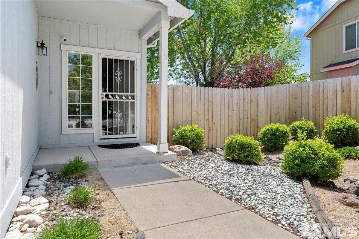 9724 Autumn Leaf Way Reno, NV 89506 - Photo 4 of 40 Photo 4