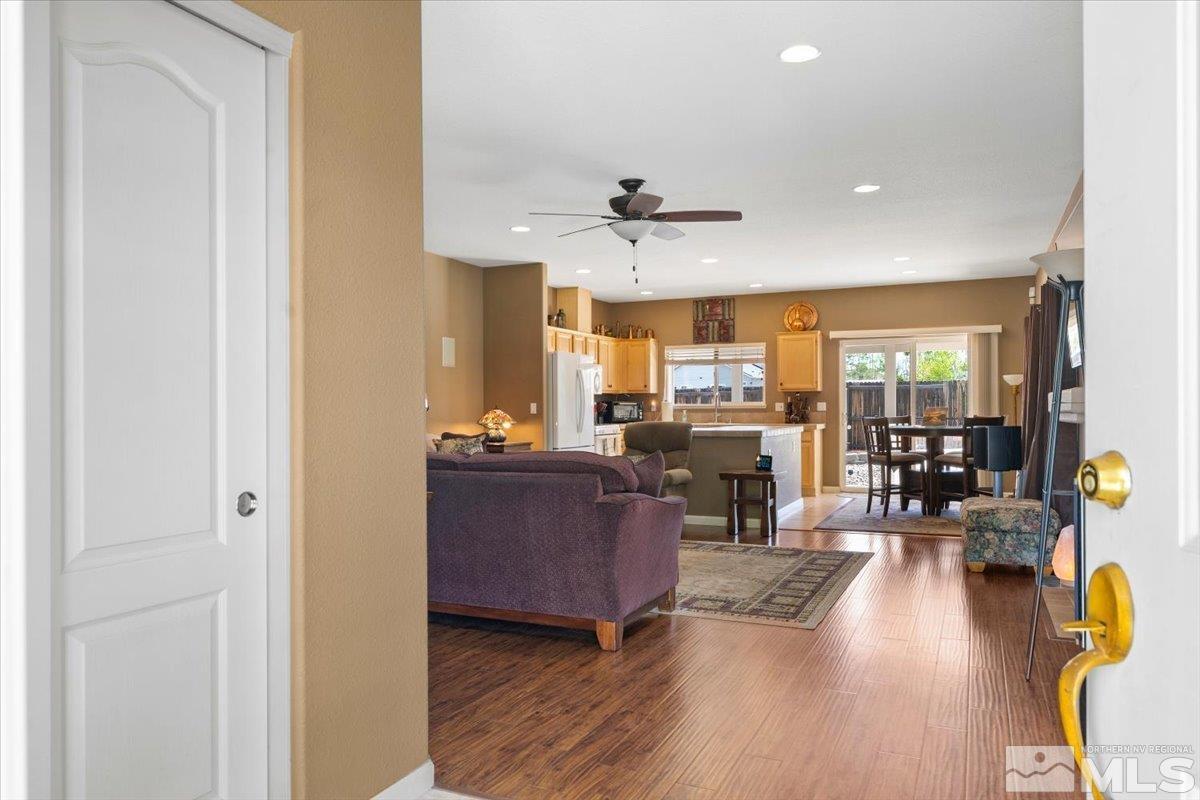 9724 Autumn Leaf Way Reno, NV 89506 - Photo 5 of 40 Photo 5
