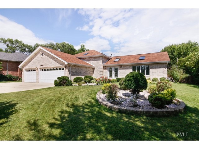 7339 South Garfield Street Burr Ridge, IL 60527 - Photo 1 of 21