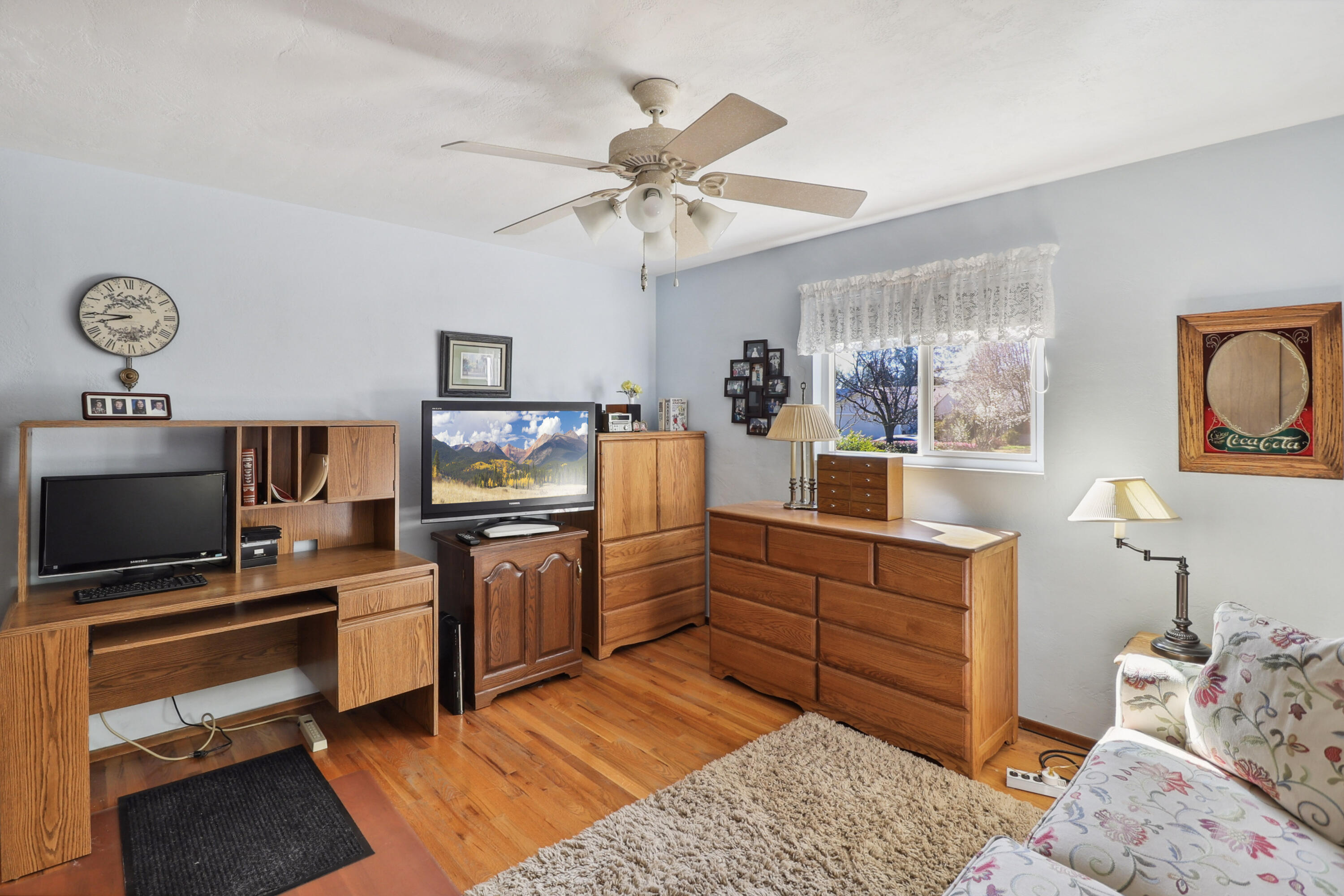 3283 Middleton Lane Redding, CA 96002 - Photo 24 of 43 Bedroom