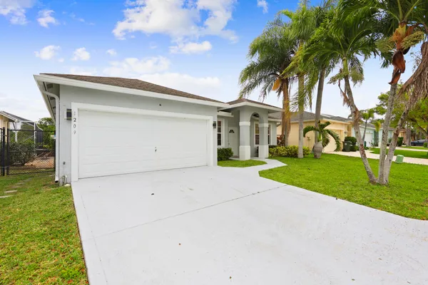 $3,600 | 1209 Olympic Circle, Greenacres, FL 33413