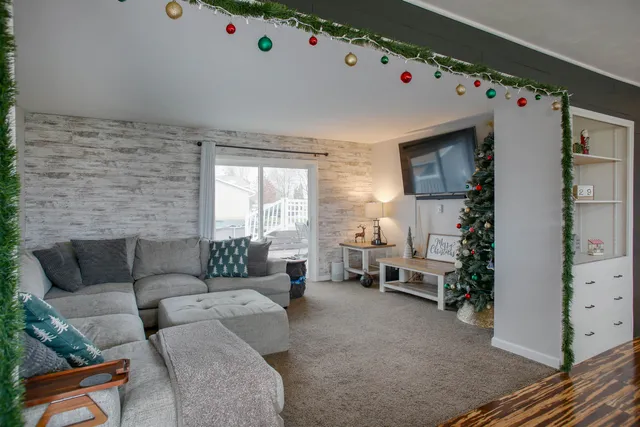 $215,000 | 1477 Highway 75, Freeport, IL 61032