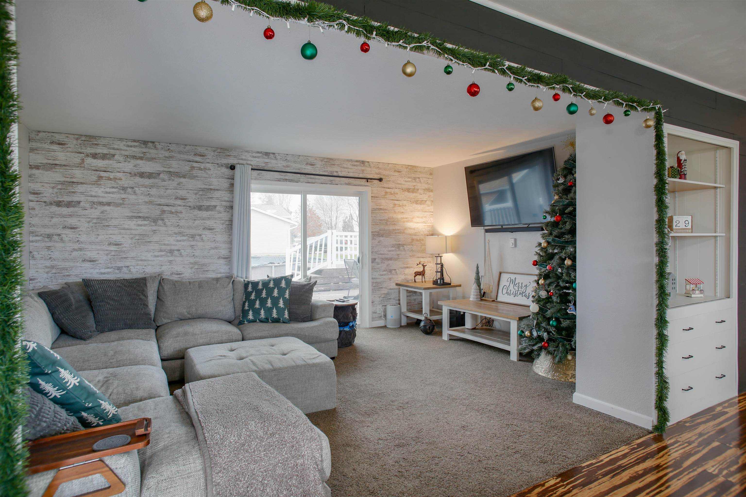 1477 Highway 75 Freeport, IL 61032 - Photo 2 of 13 a living room with furniture and a flat screen tv