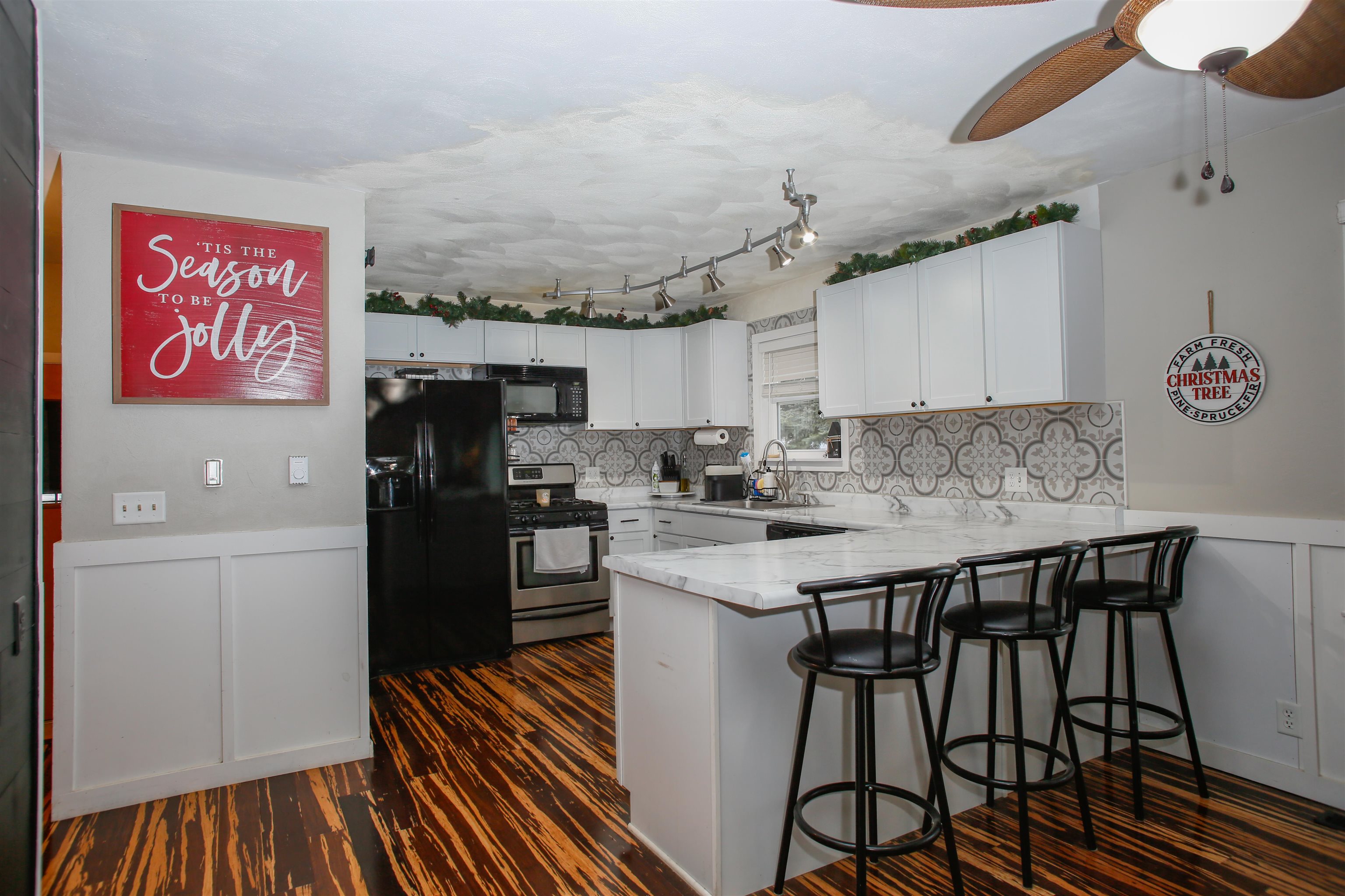 1477 Highway 75 Freeport, IL 61032 - Photo 4 of 13 a kitchen with stainless steel appliances granite countertop a refrigerator and a stove top oven