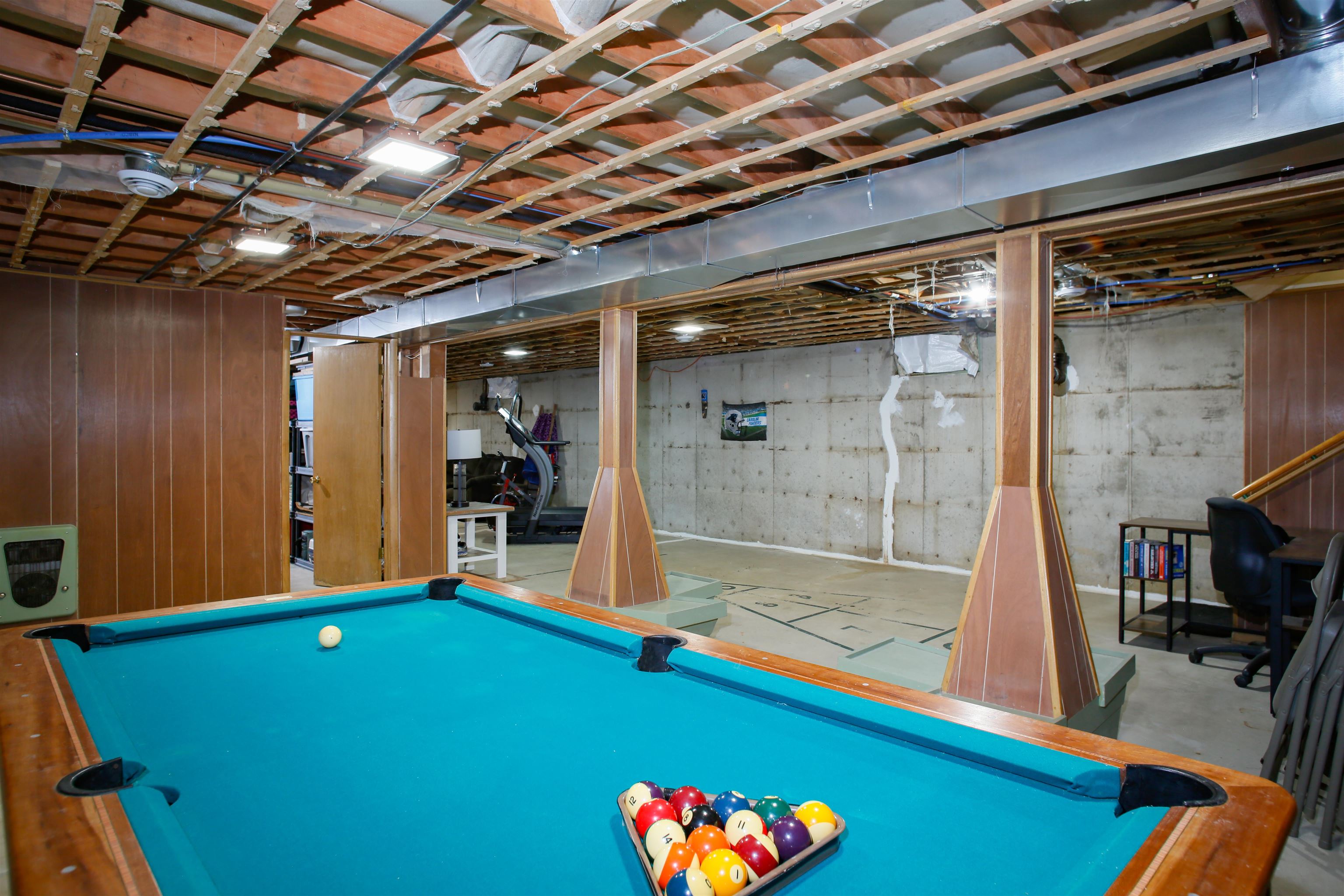 1477 Highway 75 Freeport, IL 61032 - Photo 8 of 13 a room with furniture and a table