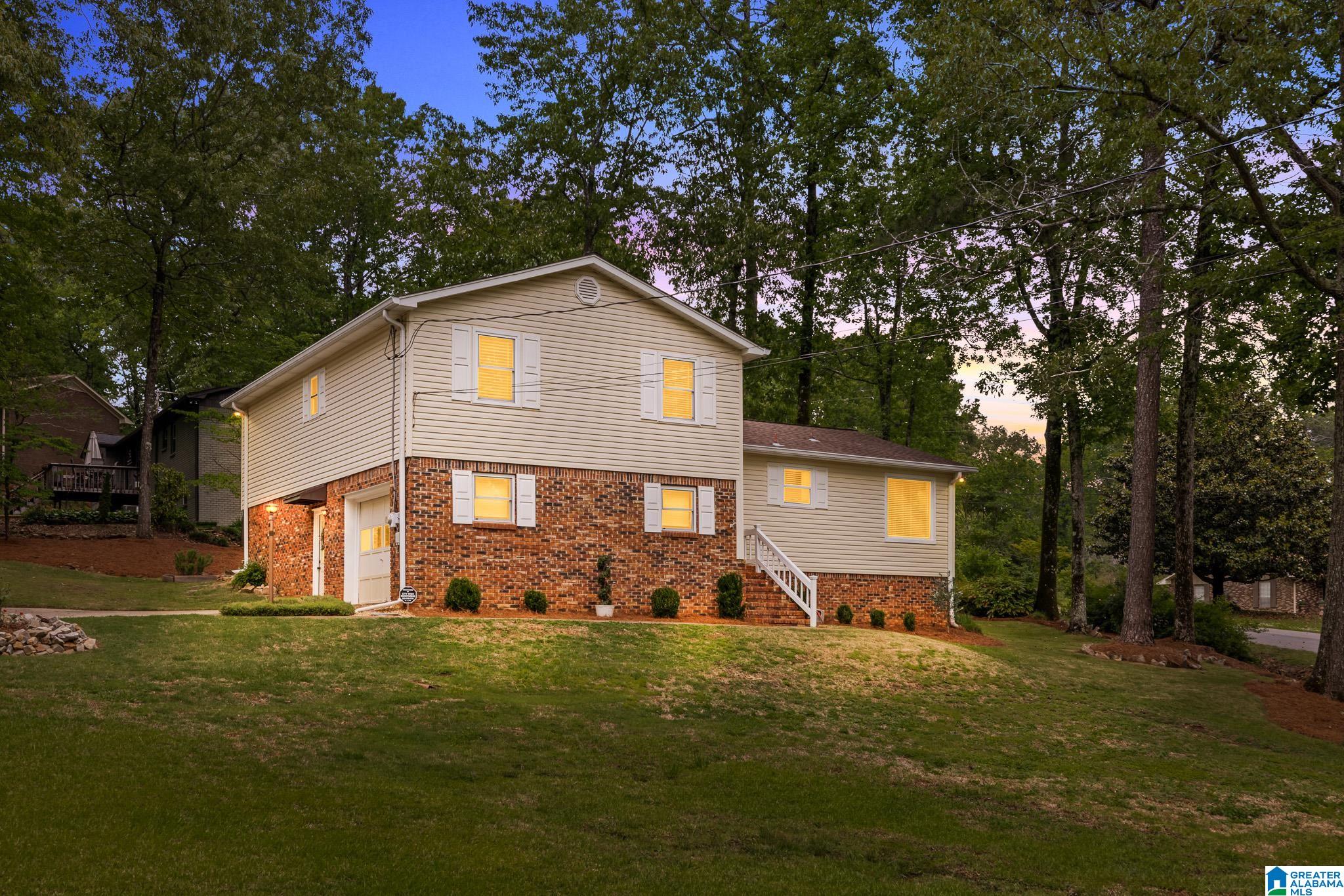 3434 Rock Ridge Circle Birmingham, AL 35210 - Photo 2 of 33